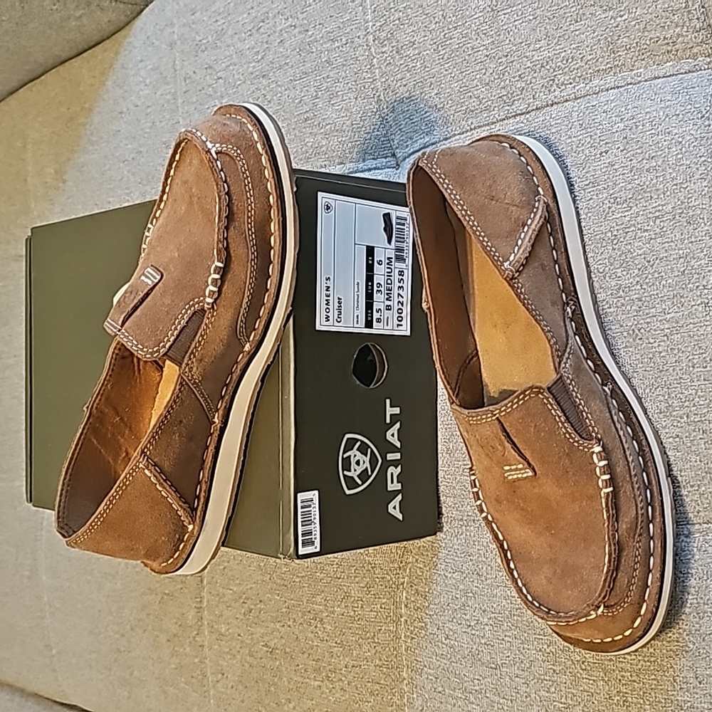 Ariat Women's "Cruiser" chestnut suede loafers size 8.5